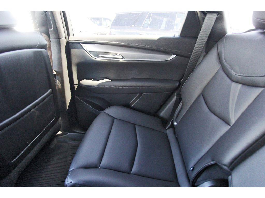 new 2025 Cadillac XT5 car, priced at $35,515