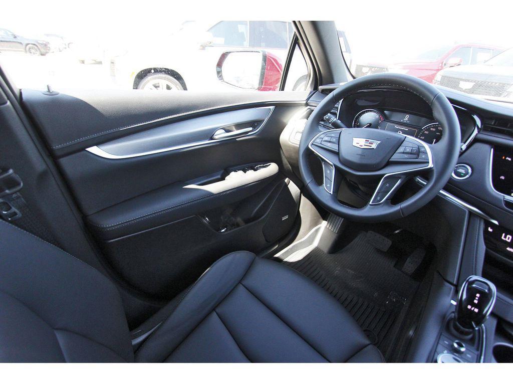 new 2025 Cadillac XT5 car, priced at $35,515