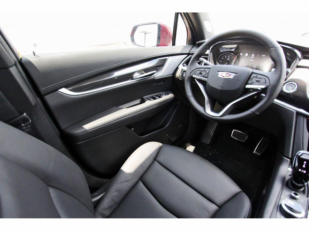new 2025 Cadillac XT6 car, priced at $57,065