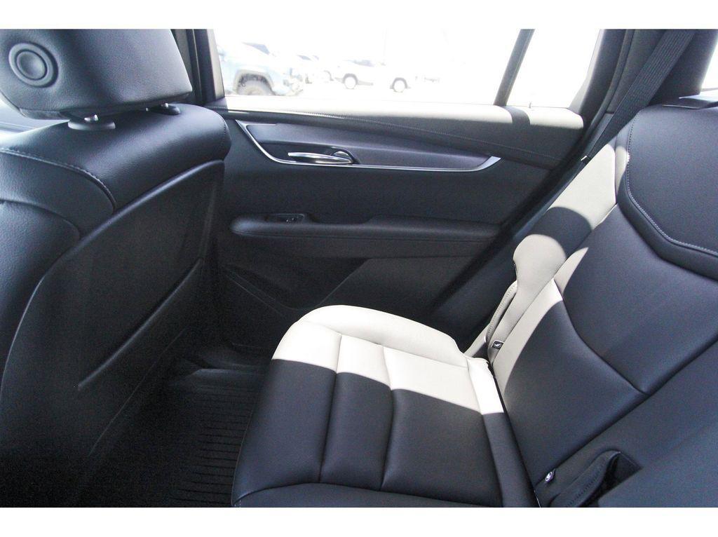 new 2025 Cadillac XT6 car, priced at $40,390