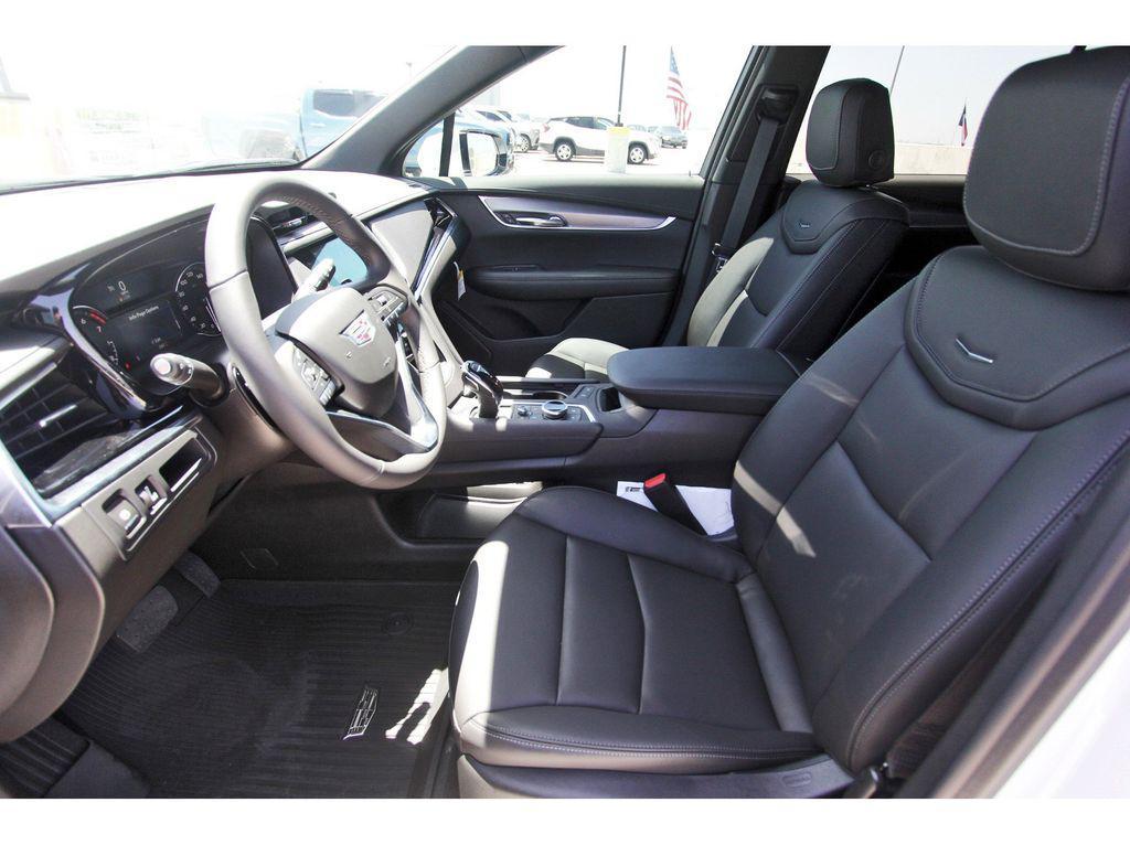 new 2025 Cadillac XT6 car, priced at $40,390