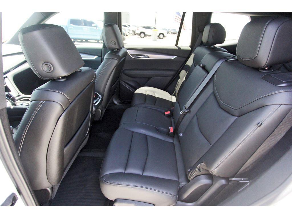 new 2025 Cadillac XT6 car, priced at $40,390