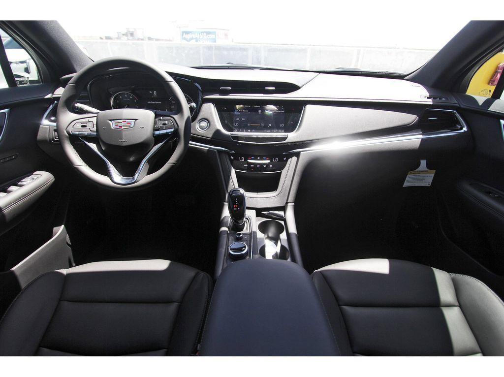 new 2025 Cadillac XT6 car, priced at $40,390