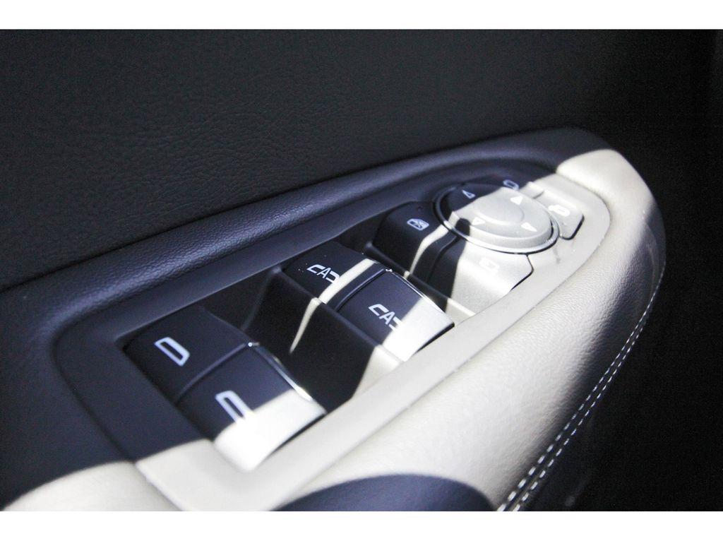 new 2025 Cadillac XT6 car, priced at $40,390