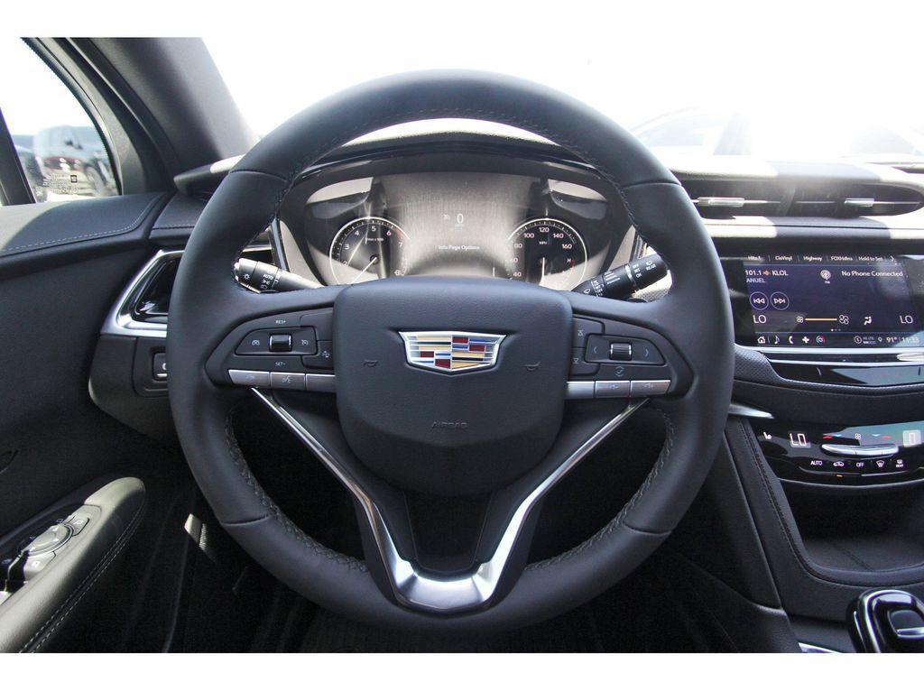 new 2025 Cadillac XT6 car, priced at $40,390