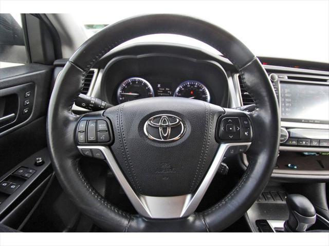 used 2019 Toyota Highlander car, priced at $27,475