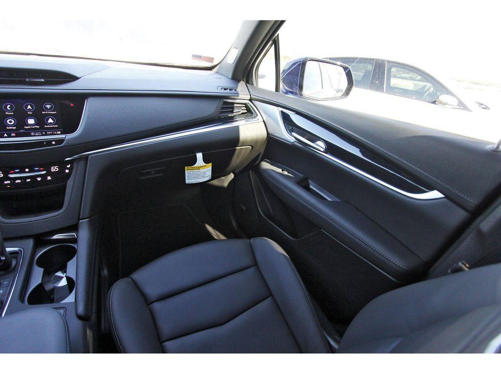 new 2025 Cadillac XT5 car, priced at $52,790