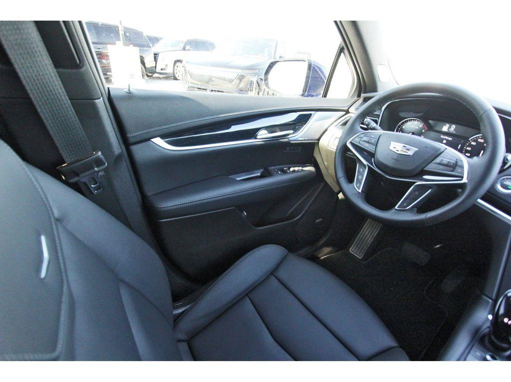 new 2025 Cadillac XT5 car, priced at $52,790