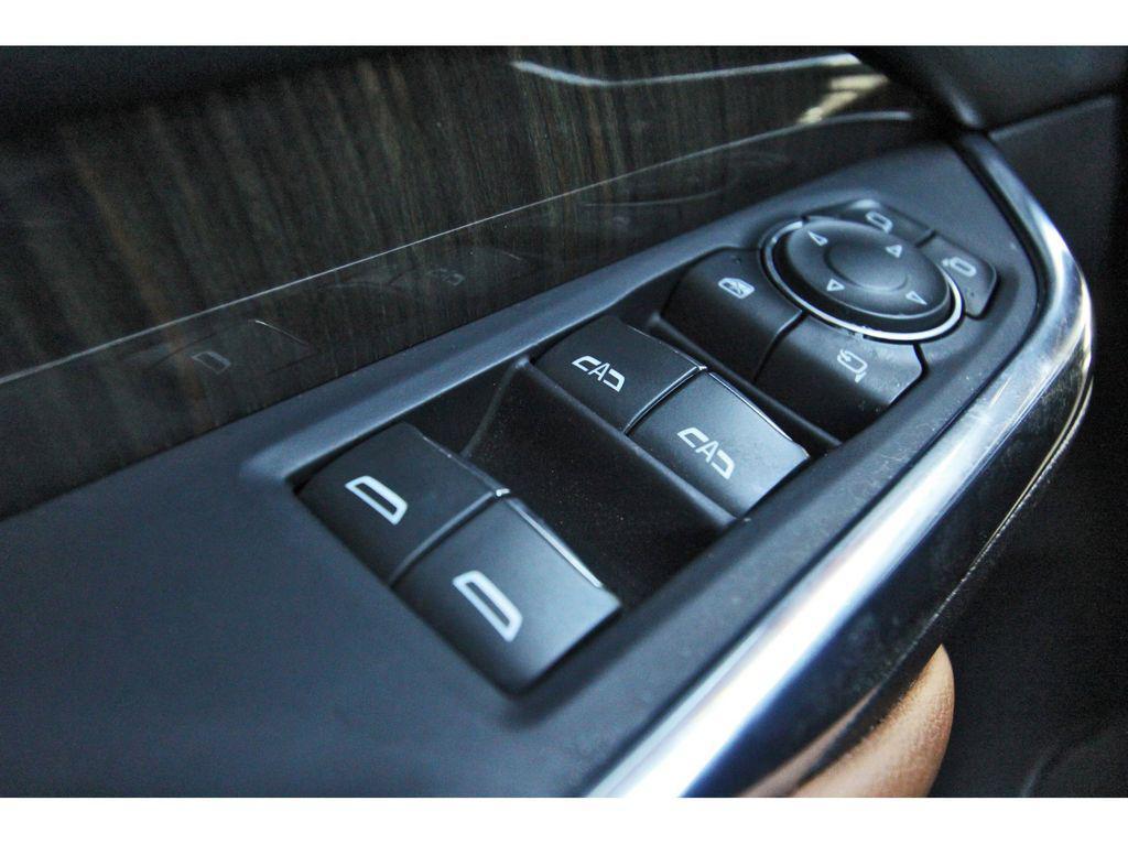 used 2023 Cadillac XT4 car, priced at $26,991