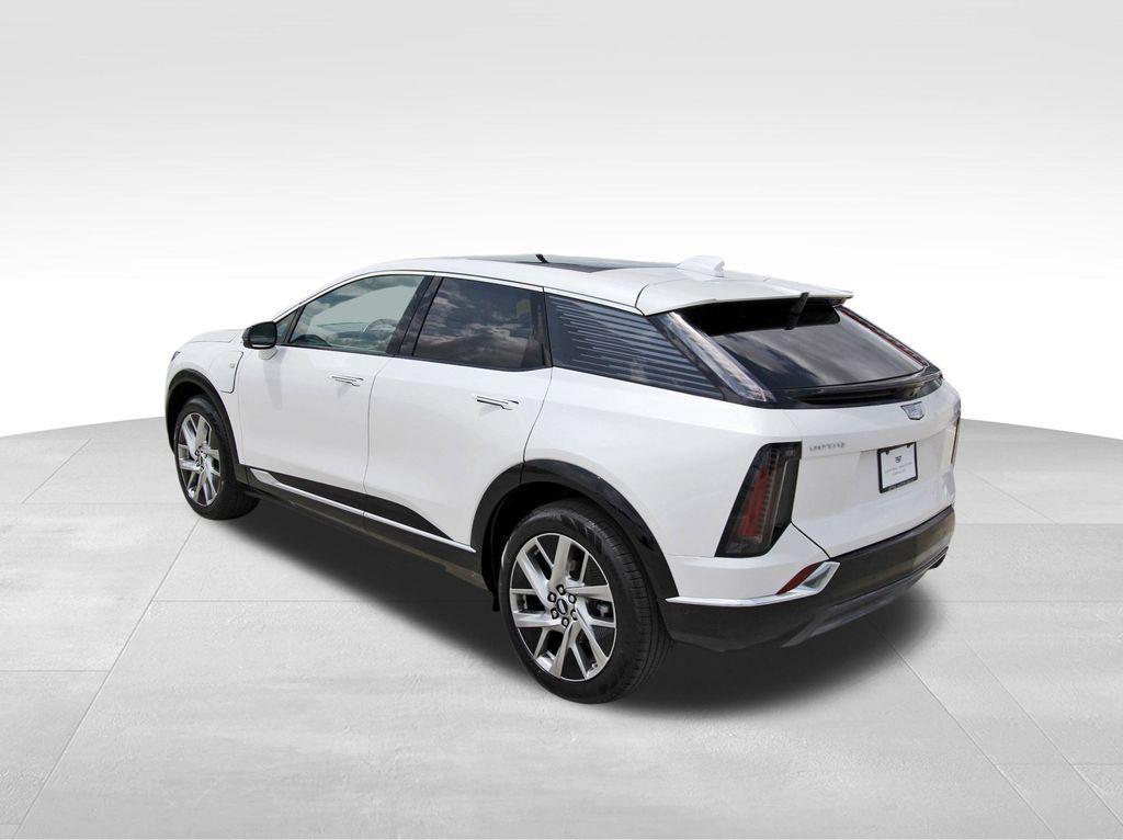 new 2025 Cadillac OPTIQ car, priced at $45,615