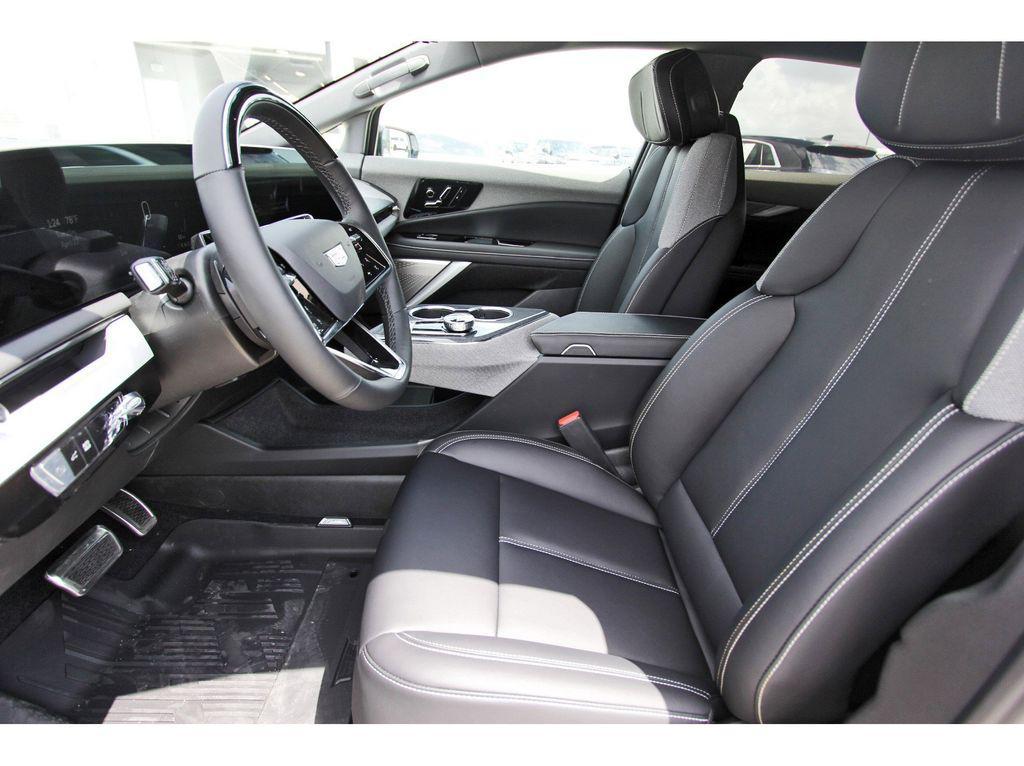 new 2025 Cadillac OPTIQ car, priced at $45,615