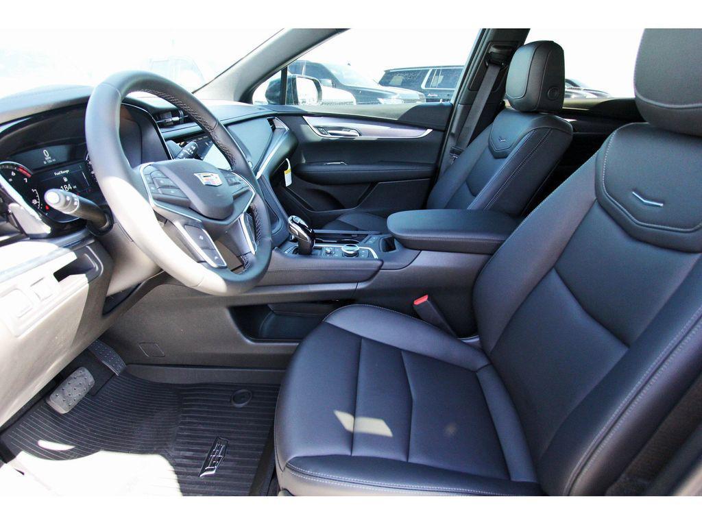 new 2025 Cadillac XT5 car, priced at $45,340