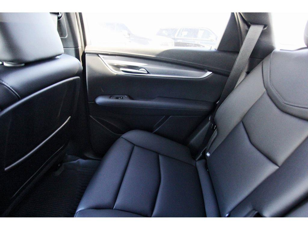 new 2025 Cadillac XT5 car, priced at $45,340