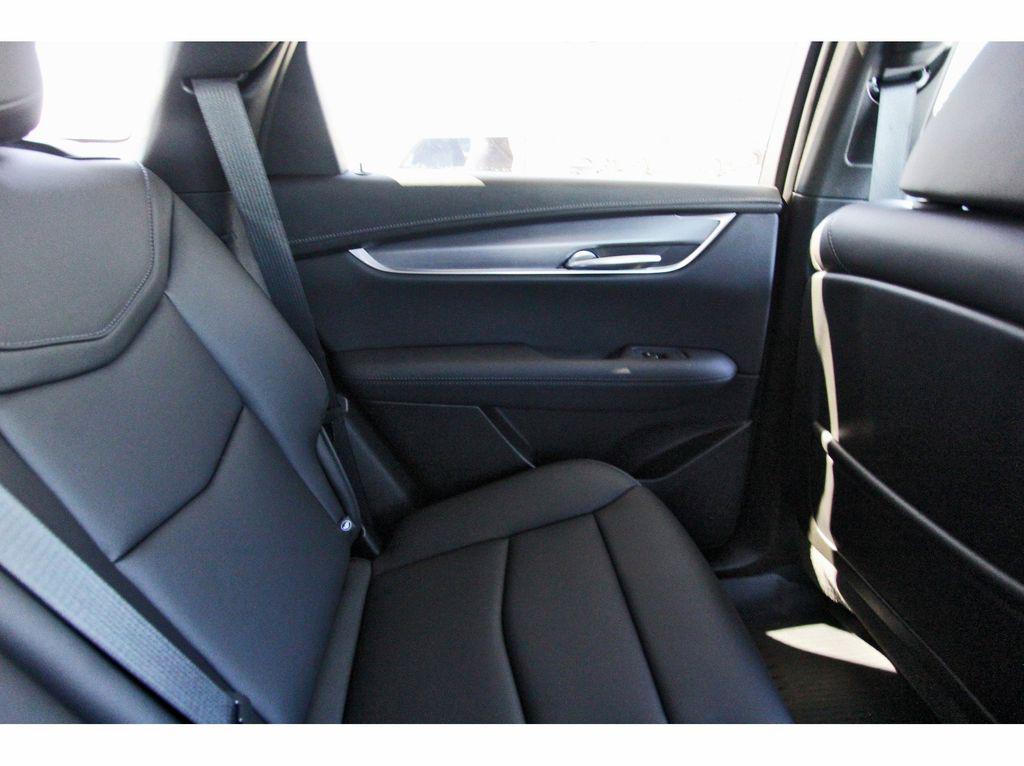 new 2025 Cadillac XT5 car, priced at $45,340