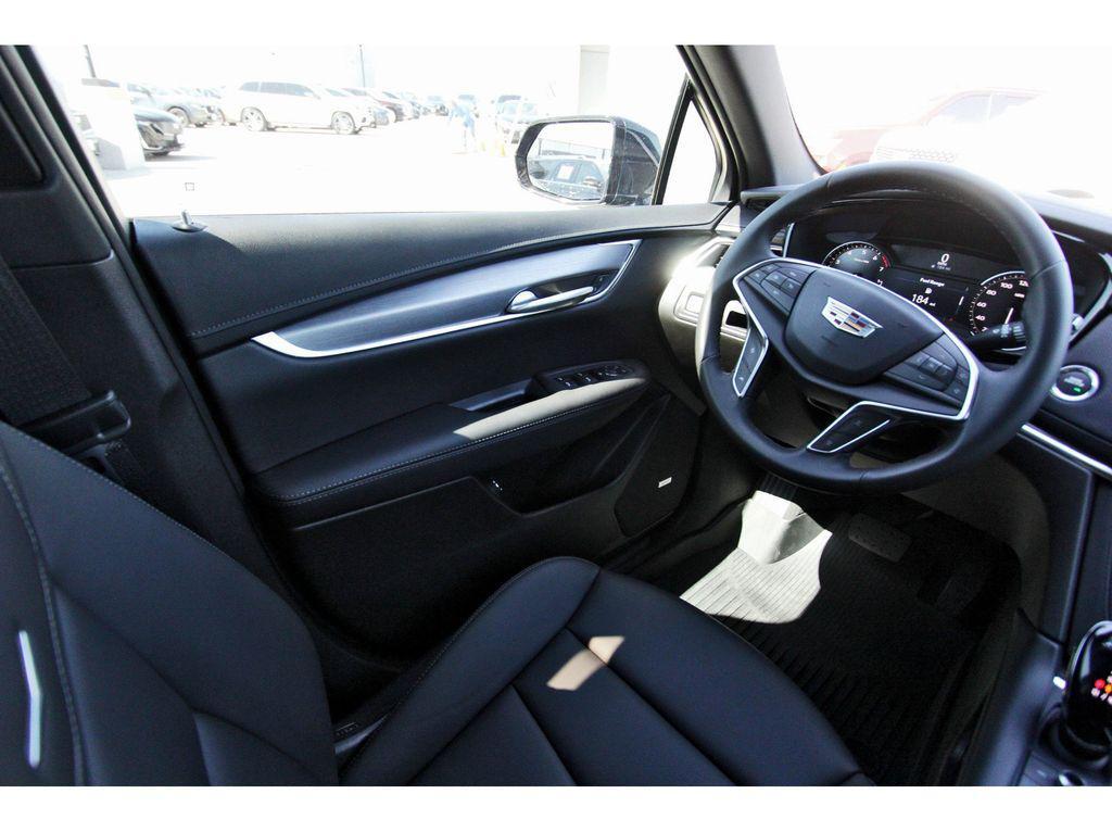 new 2025 Cadillac XT5 car, priced at $45,340