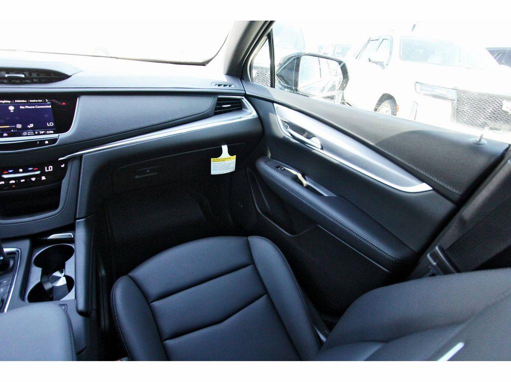 new 2025 Cadillac XT5 car, priced at $45,340