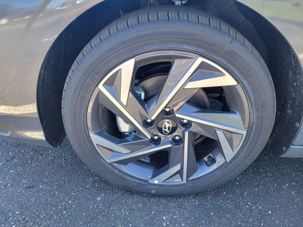 new 2025 Hyundai Elantra car, priced at $29,240