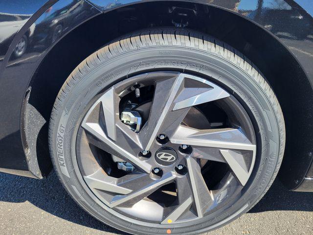new 2025 Hyundai Elantra car, priced at $29,060