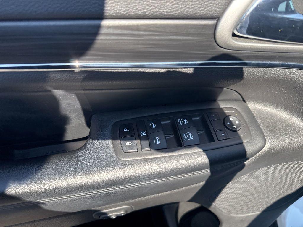 used 2022 Jeep Grand Cherokee car, priced at $25,995
