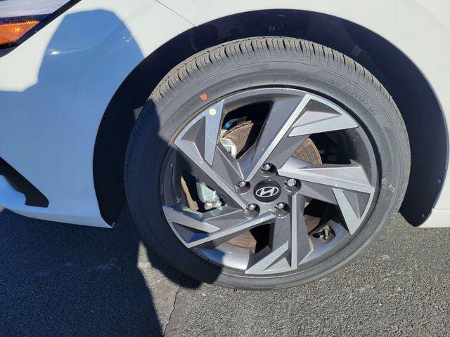 new 2025 Hyundai Elantra car, priced at $29,560