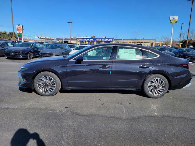 new 2025 Hyundai Sonata Hybrid car, priced at $32,755