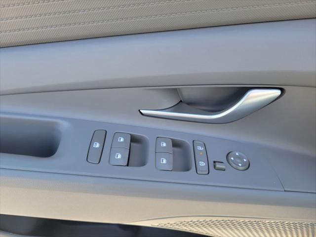 new 2025 Hyundai Elantra car, priced at $22,125
