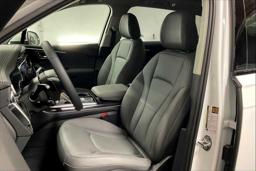 new 2025 Audi Q7 car, priced at $76,050