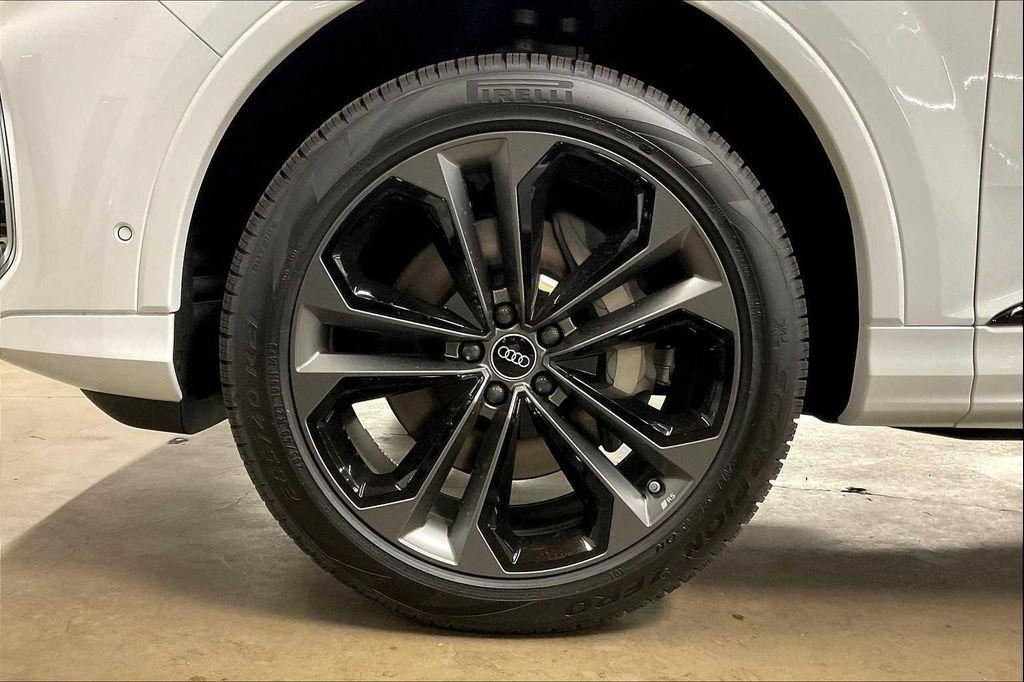 new 2025 Audi Q7 car, priced at $76,050