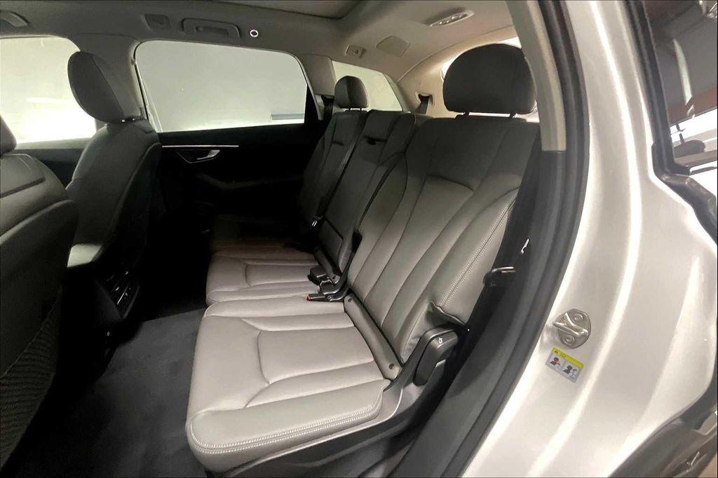 new 2025 Audi Q7 car, priced at $76,050