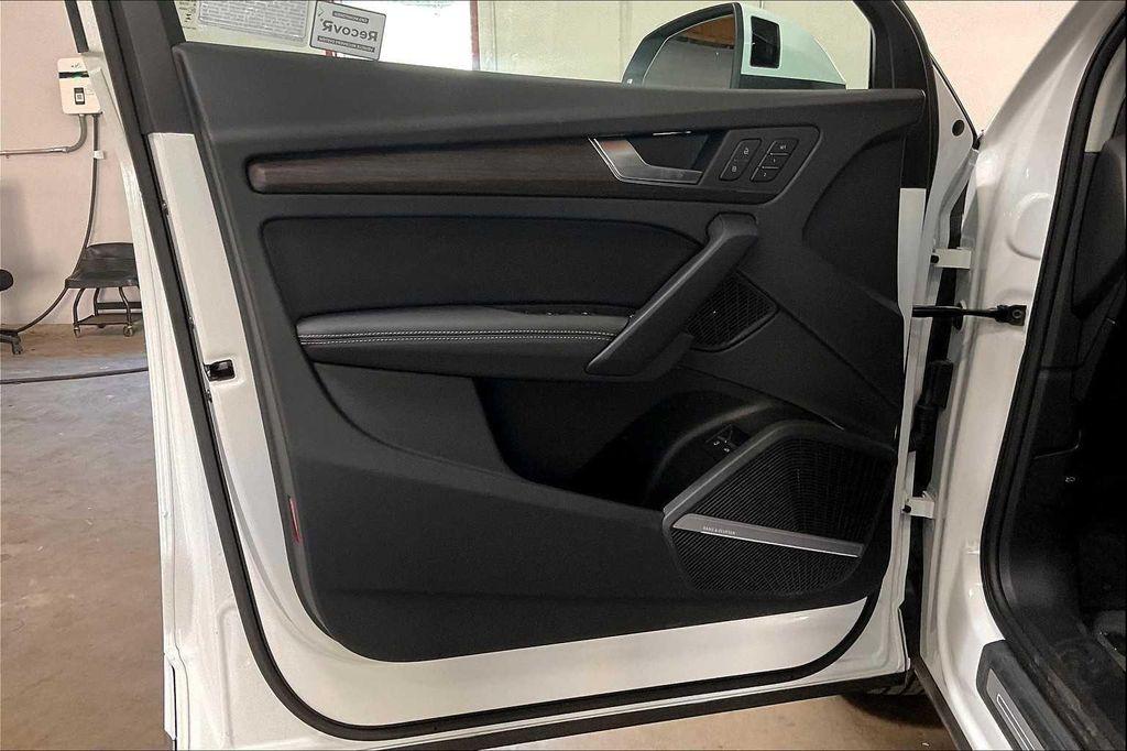 new 2025 Audi Q5 car, priced at $60,190