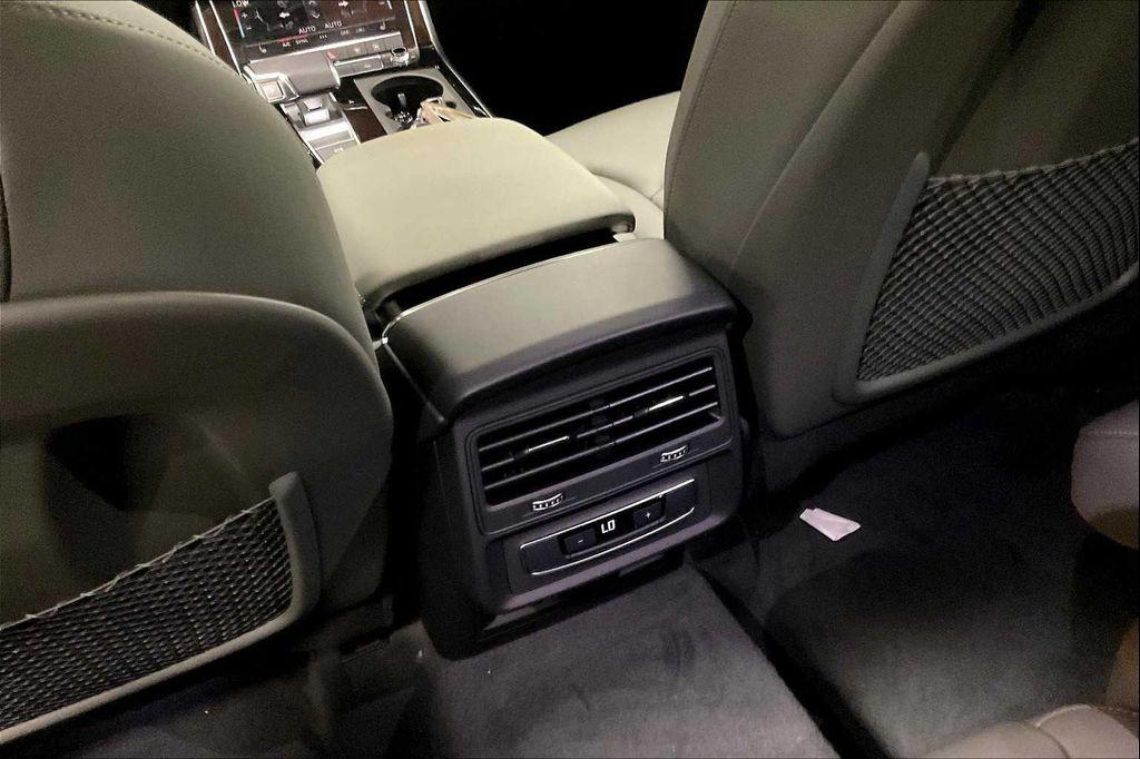 new 2025 Audi Q7 car, priced at $76,050