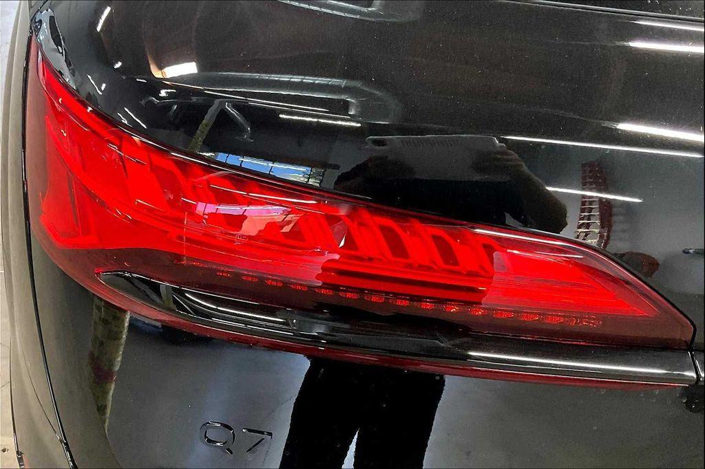new 2025 Audi Q7 car, priced at $76,050