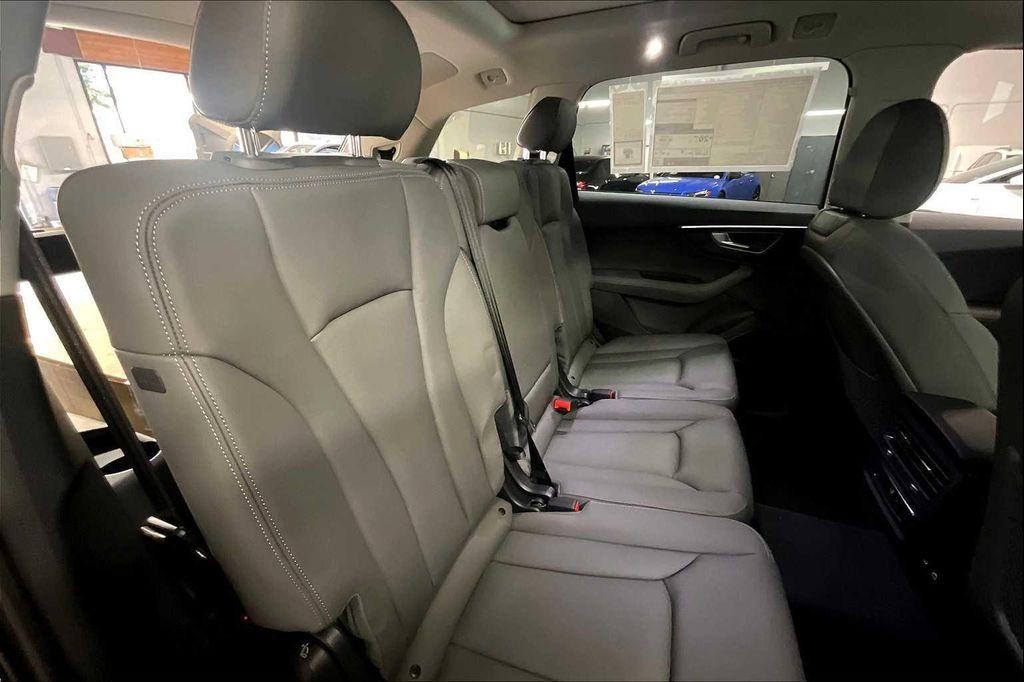 new 2025 Audi Q7 car, priced at $76,050