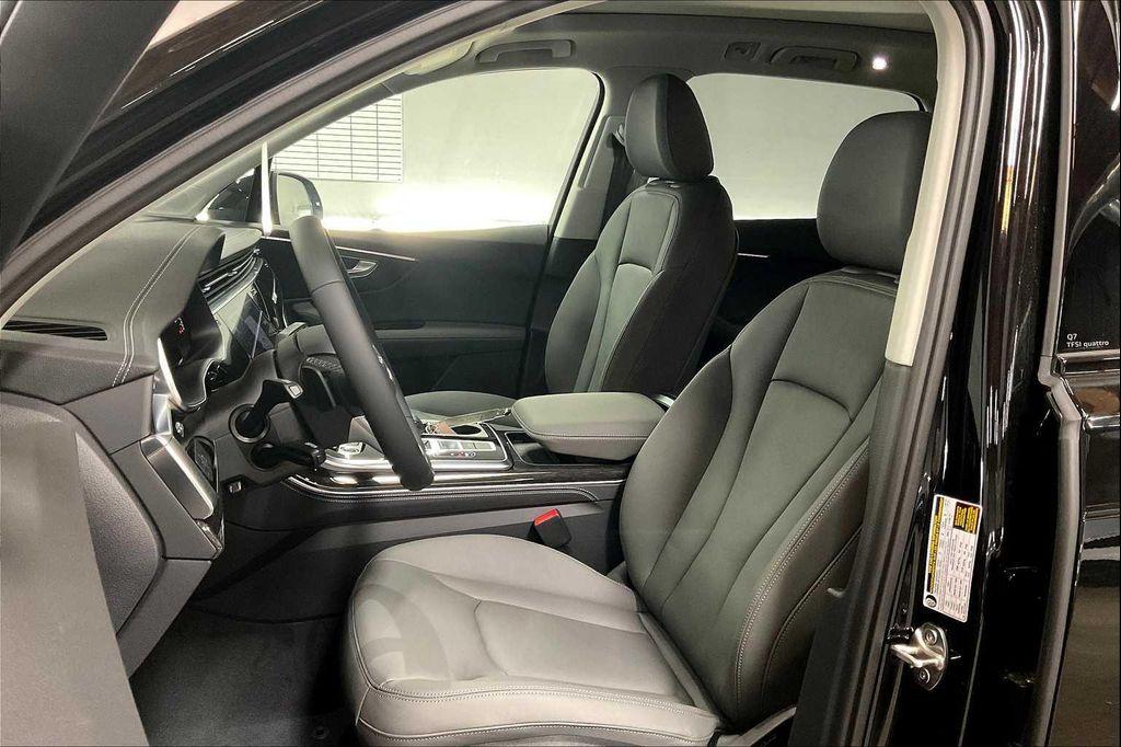 new 2025 Audi Q7 car, priced at $76,050