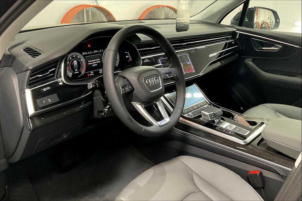 new 2025 Audi Q7 car, priced at $76,050