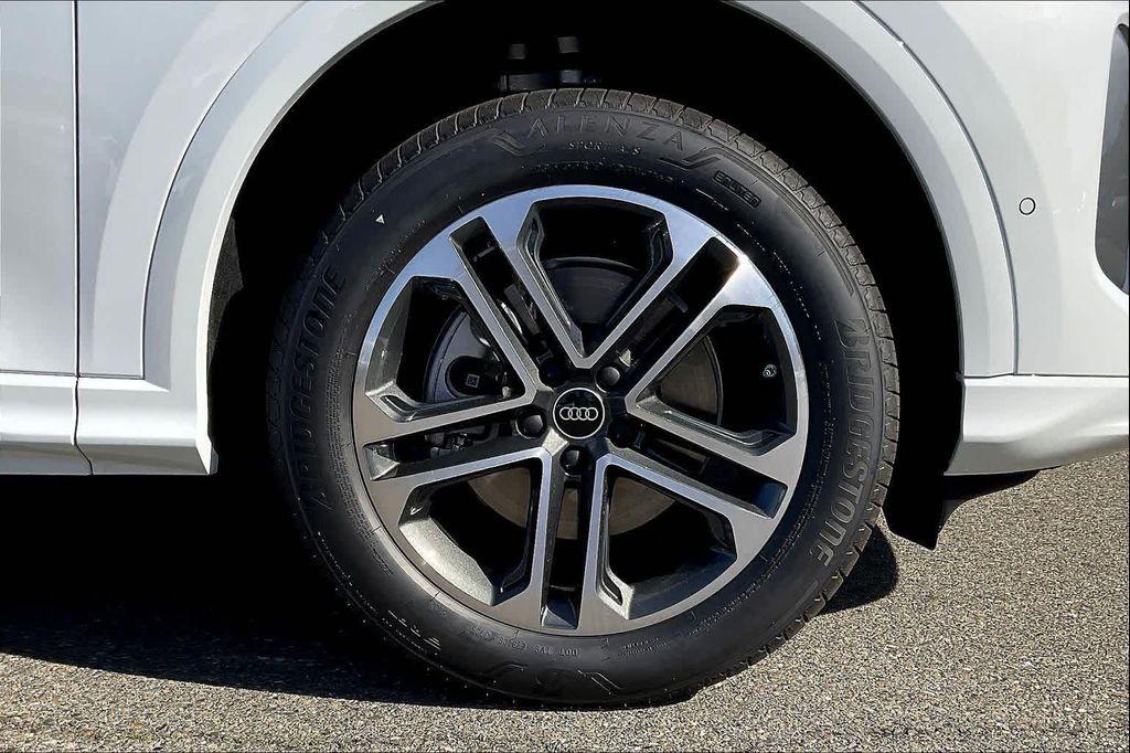 new 2025 Audi Q5 car, priced at $59,640