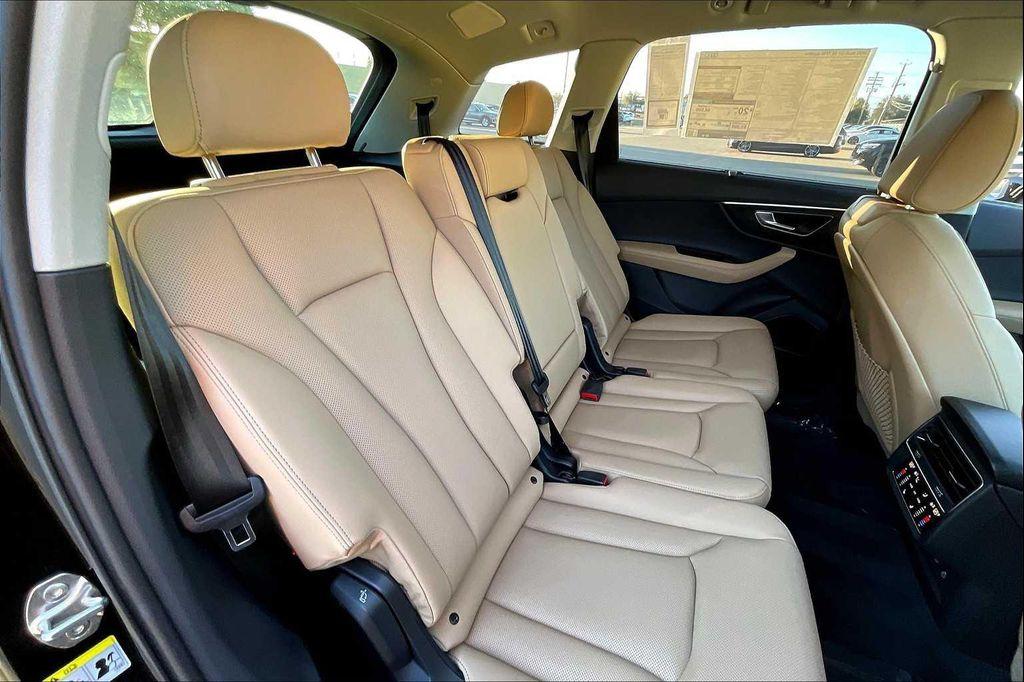 new 2025 Audi Q7 car, priced at $72,840