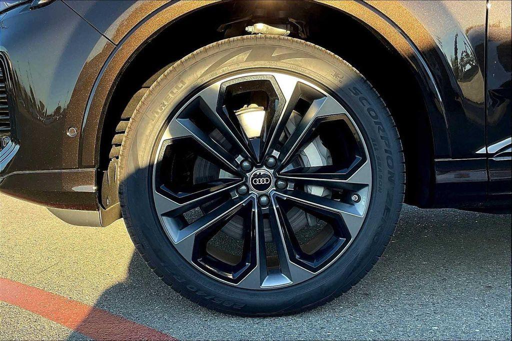 new 2025 Audi Q7 car, priced at $72,840