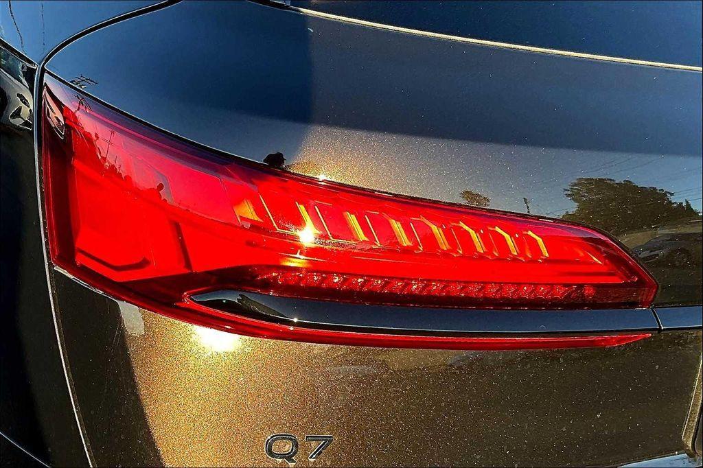 new 2025 Audi Q7 car, priced at $72,840