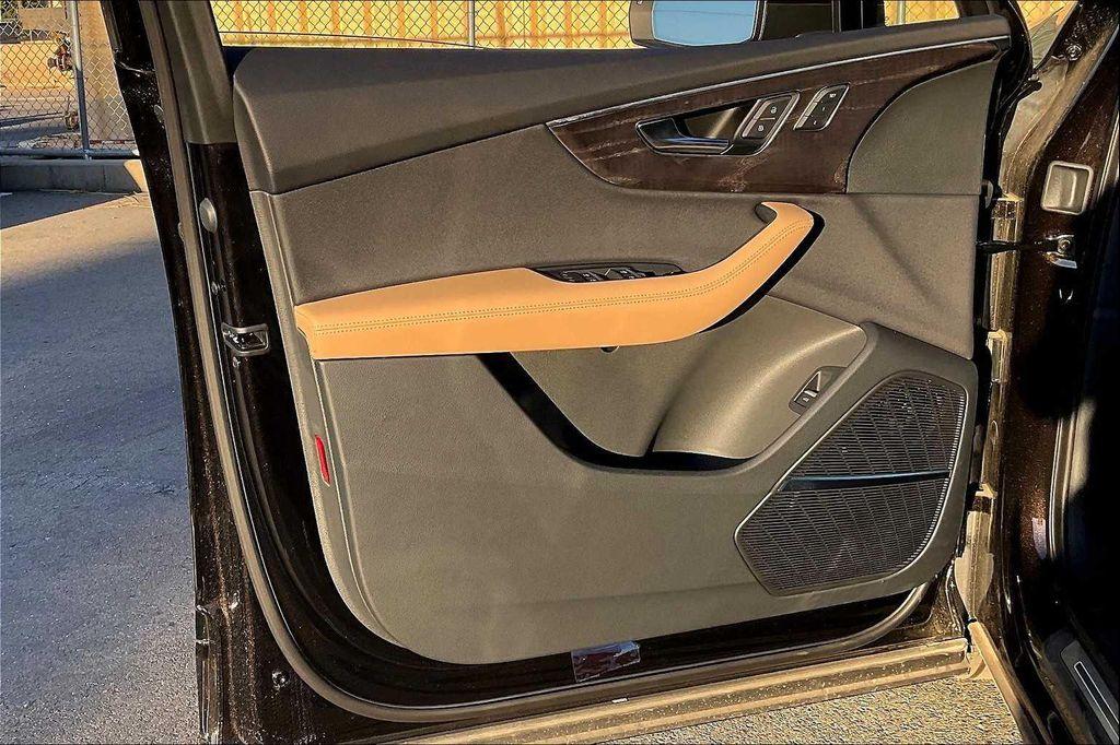 new 2025 Audi Q7 car, priced at $72,840