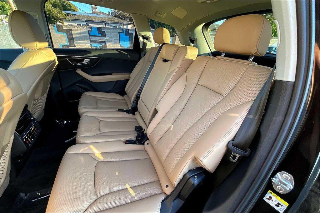 new 2025 Audi Q7 car, priced at $72,840