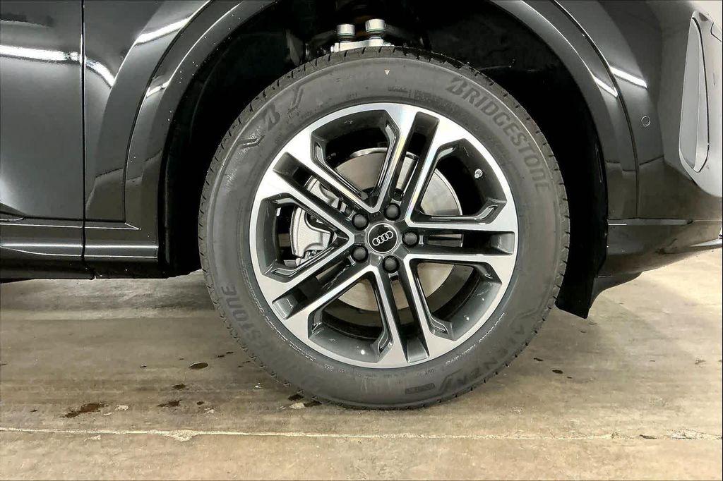 new 2025 Audi Q5 car, priced at $59,640