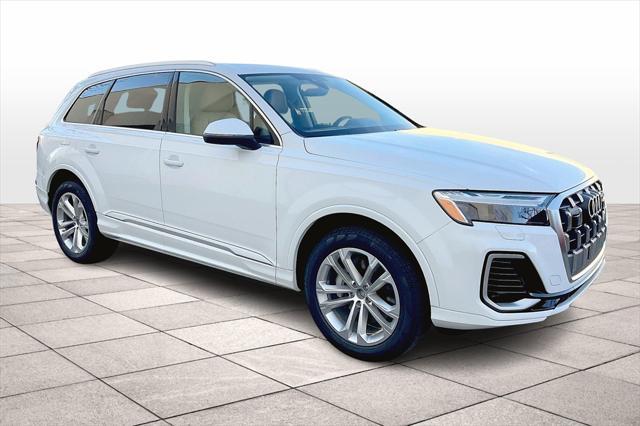 new 2025 Audi Q7 car, priced at $68,690