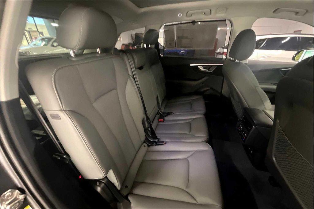 new 2025 Audi Q7 car, priced at $69,440