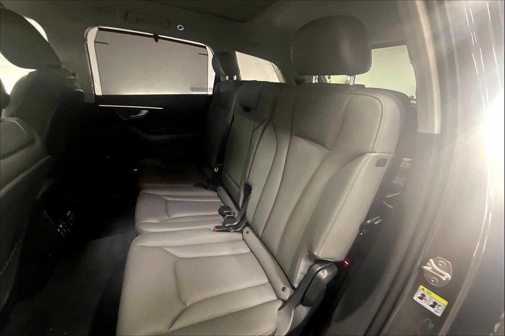 new 2025 Audi Q7 car, priced at $69,440
