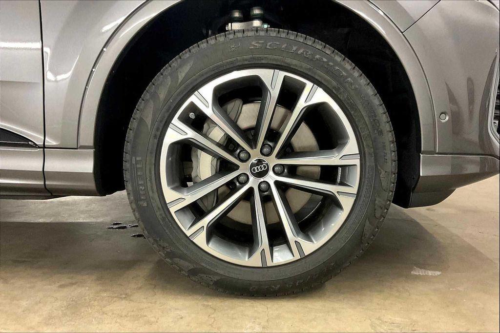 new 2025 Audi Q7 car, priced at $69,440