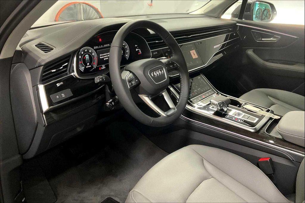 new 2025 Audi Q7 car, priced at $69,440