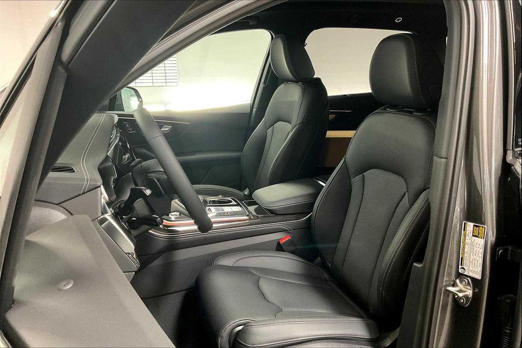 new 2025 Audi Q7 car, priced at $84,350
