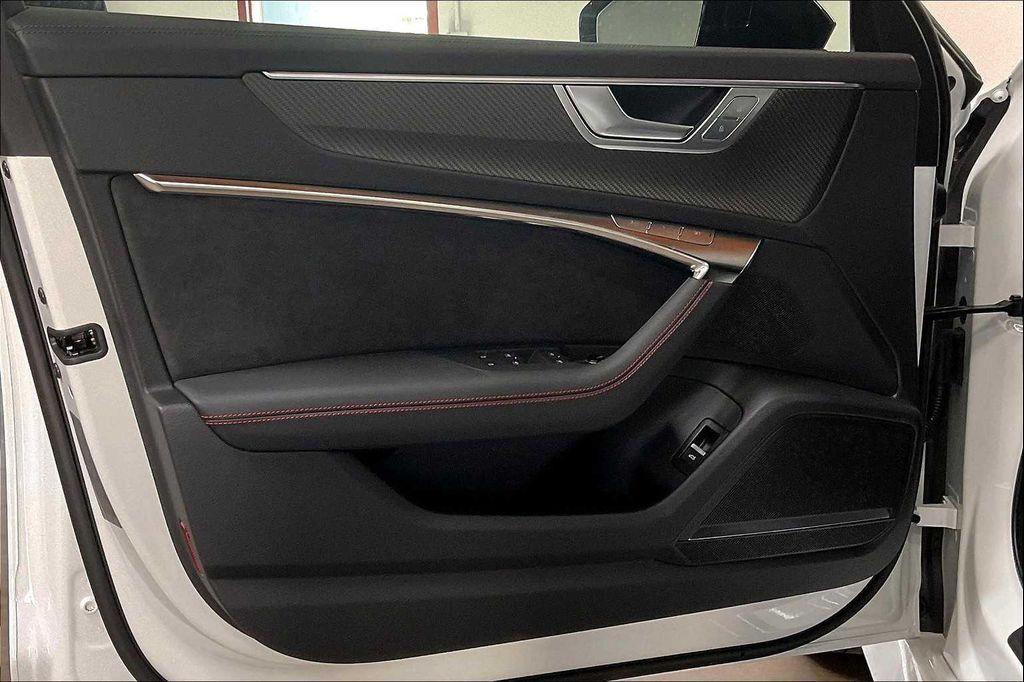 new 2025 Audi RS 6 Avant car, priced at $139,890