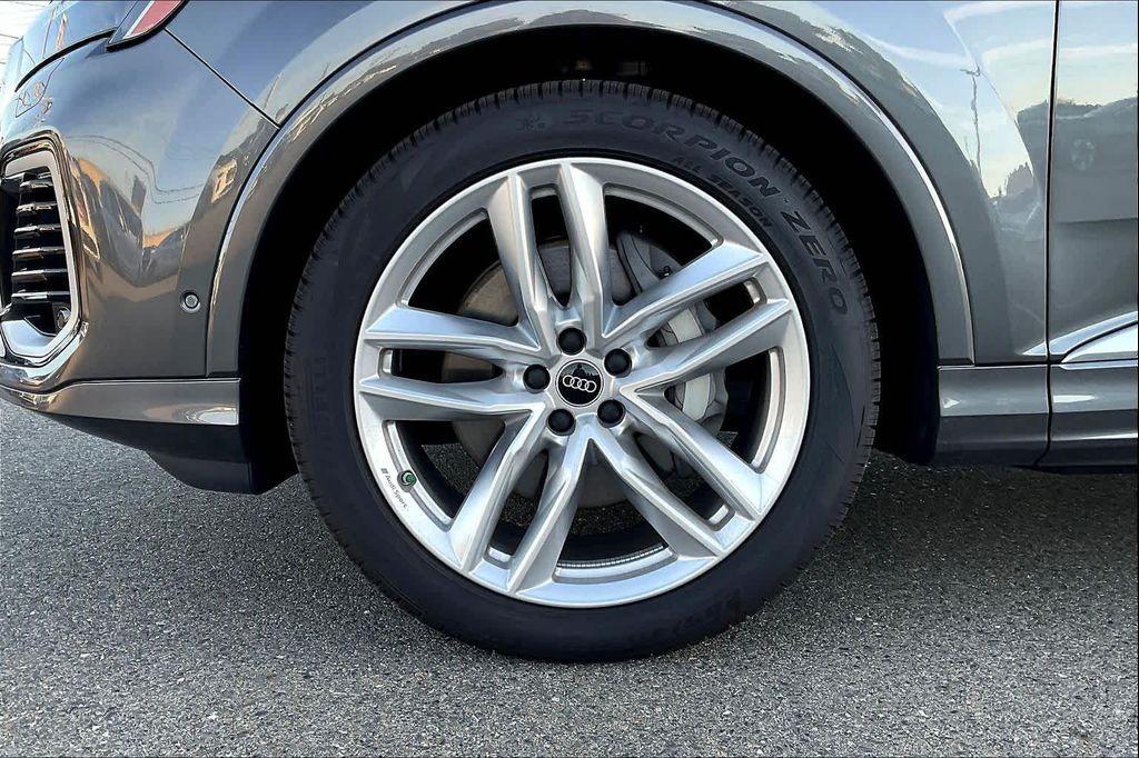 new 2025 Audi Q7 car, priced at $88,210